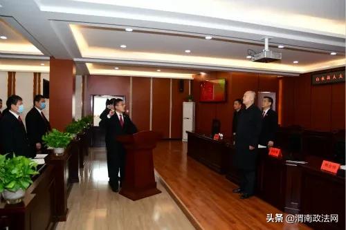 白水县人大常委会在法院举行颁发任命书暨新任命人员向宪法宣誓仪式（图）
