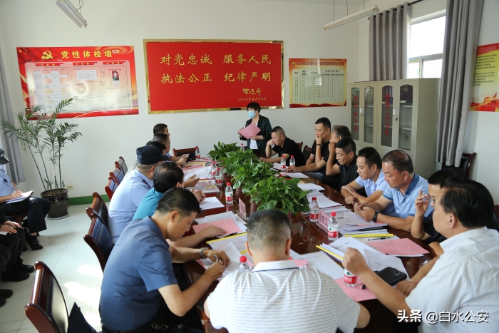 白水县公安局巡特警大队组织开展“开门评警”活动