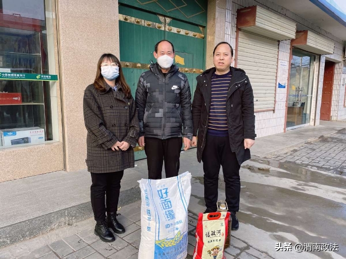白水县委政法委：见义勇为扬正气 佳节慰问暖人心（组图）